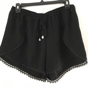 EUC scalloped shorts